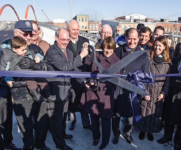 Photo of the ribbon-cutting ceremony for the new Hastings Bridge